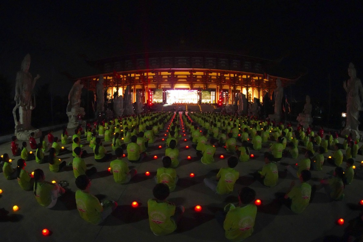 Đêm thắp nến tri ân – Lung linh ánh sáng hiếu hạnh trong Hội trại Tuổi trẻ & Phật giáo lần thứ 15