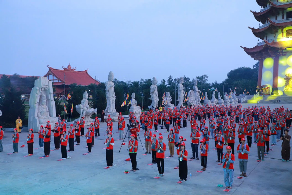 Hơn 300 trái tim đỏ lửa - Hành trình phụng sự với tinh thần Bi - Trí - Dũng tại Hội trại Tuổi trẻ và Phật giáo lần thứ 15