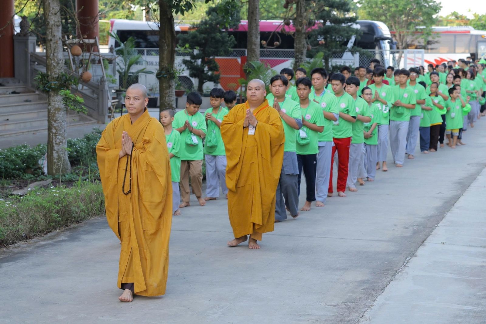 Đồng Nai: Ngày thứ 2 của Hội trại - Sáng thiền hành – Bước chân tỉnh thức của tuổi trẻ trong ánh bình minh